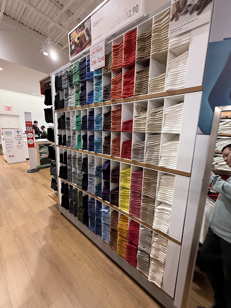 UNIQLO First Colony 4