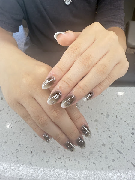 Sunflower Nails Plus 3