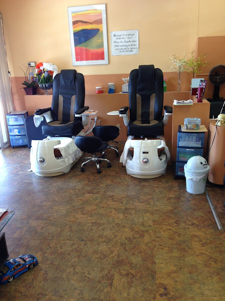 Elegant Hair and Nails Salon 4