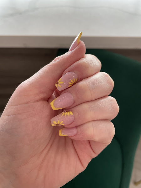 Gloss Nail Lounge 5
