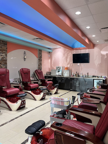 LG Nails & Spa 1