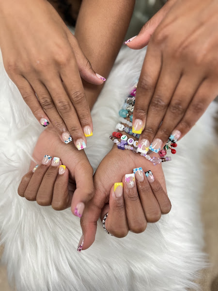 Happy Nails N Facial 3
