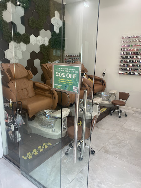Uplift Hair Nail Lash Spa - Katy, TX 3