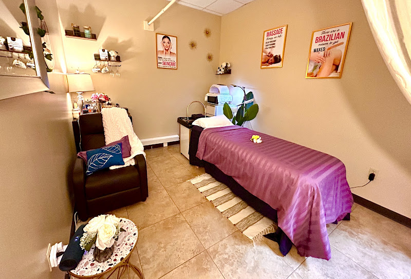 Queenie Beauty & Spa LASHES - WAX - FACIALS - MASSAGE 3
