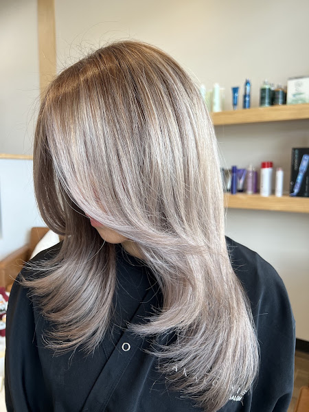 Akalonnie Salon 1