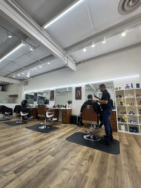 MR. BARBER & HAIR SALON 3