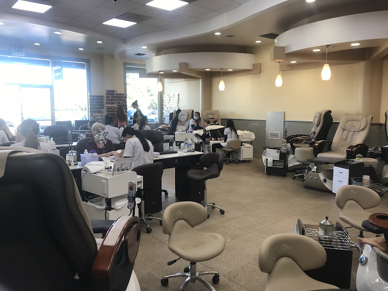 Happy Nails & Spa 1