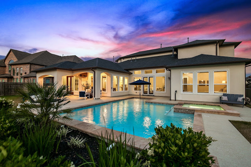 COMPASS | Real Estate Agent 3