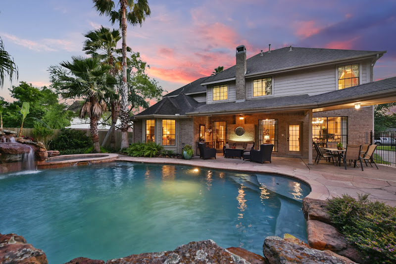 Ruth/Chris Real Estate 3