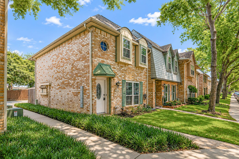 Leobell Martinez Group. Realtor Katy Compass 3