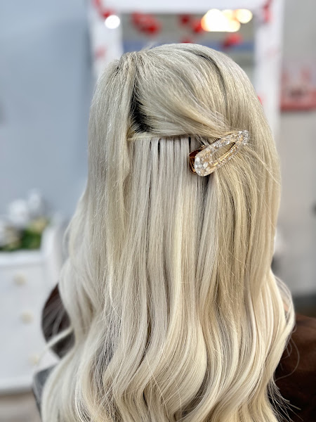Champagne Hair Studio 4