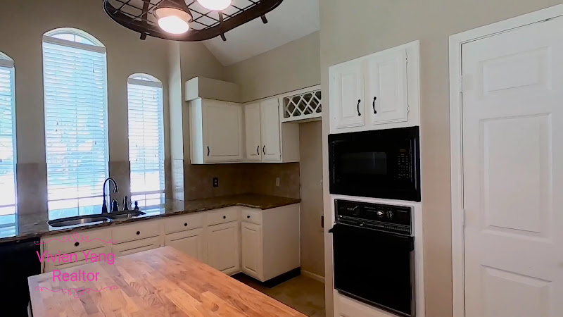 Vivien Yang Realtor, Coldwell Banker Realty 5