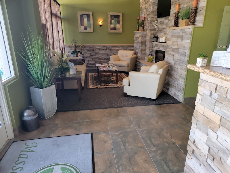 Hand & Stone Massage and Facial Spa 4
