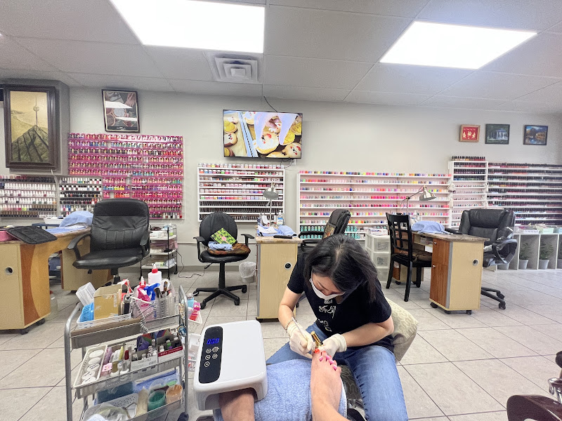 Lotus Nails & Facial Salon 4