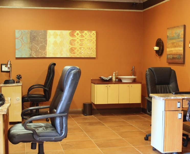 Heights Retreat Salon and Spa - facial massage pedicure manicure & lash Houston TX 2