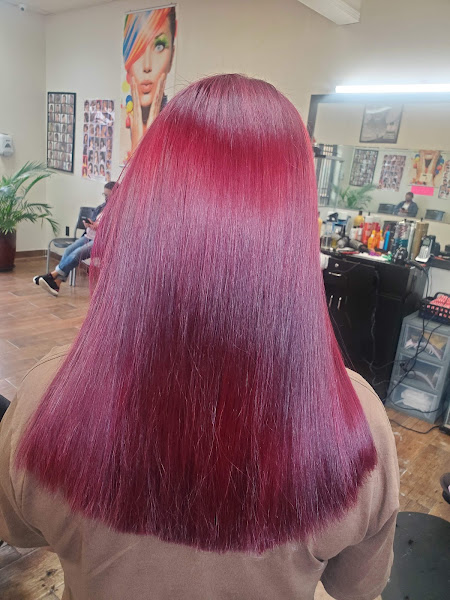 Divino’s Hair Salon 3