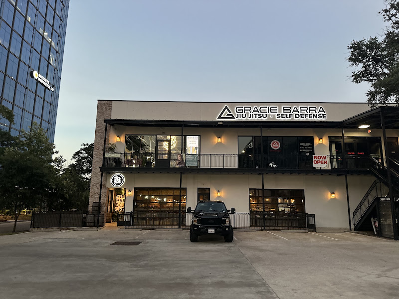 Eric Perez Salon 3