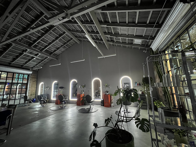 Looks Salon