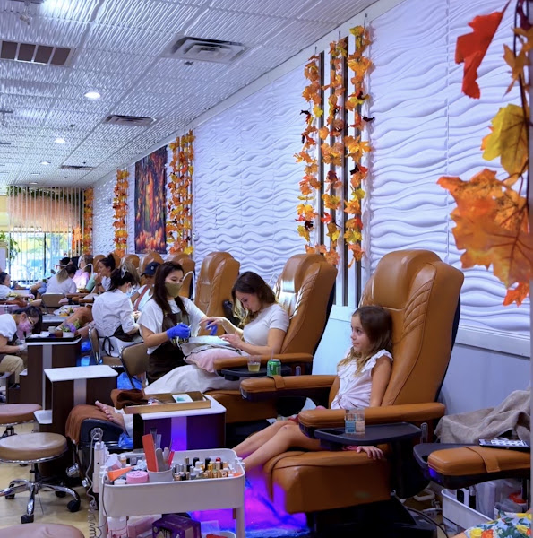 Fabuluxe Nails & Spa 3