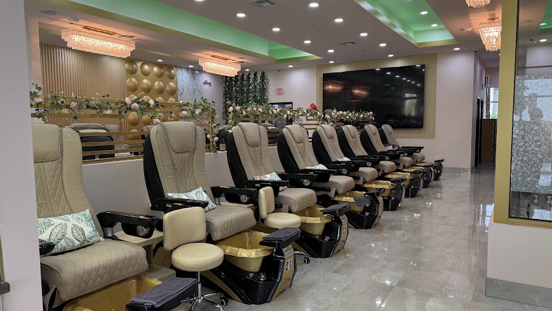 Golden Nail Bar