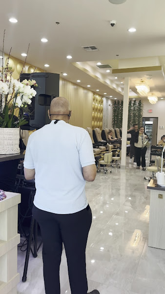 Golden Nail Bar 2