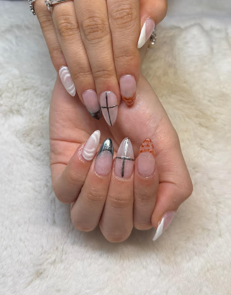 Kosmo Nail Bar (20% OFF New Customers) 4