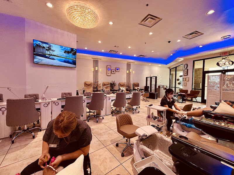 Serene Nails & Head Spa 3