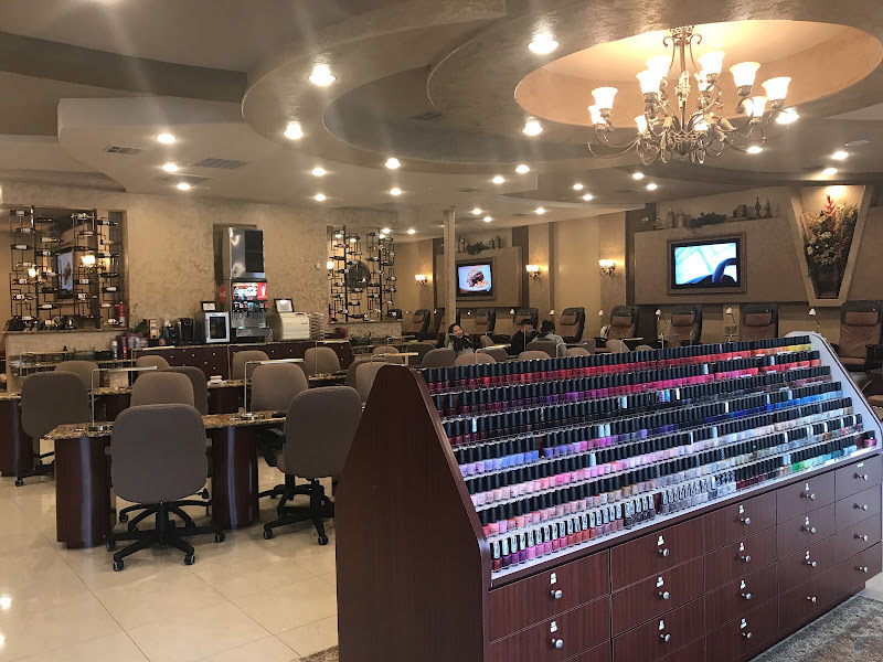 GrandLux Nail Salon 4