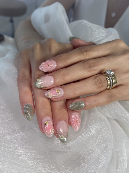 Hi-End Nails