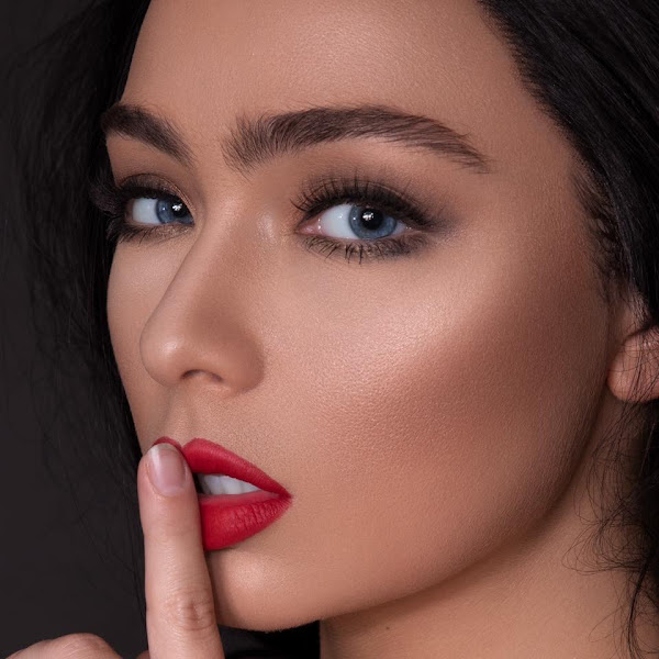 Huong Pham Makeup & Studio 5