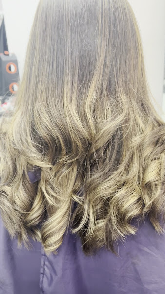 Blush Beauty Bar | Haircut and Facial | Beauty Salon 2