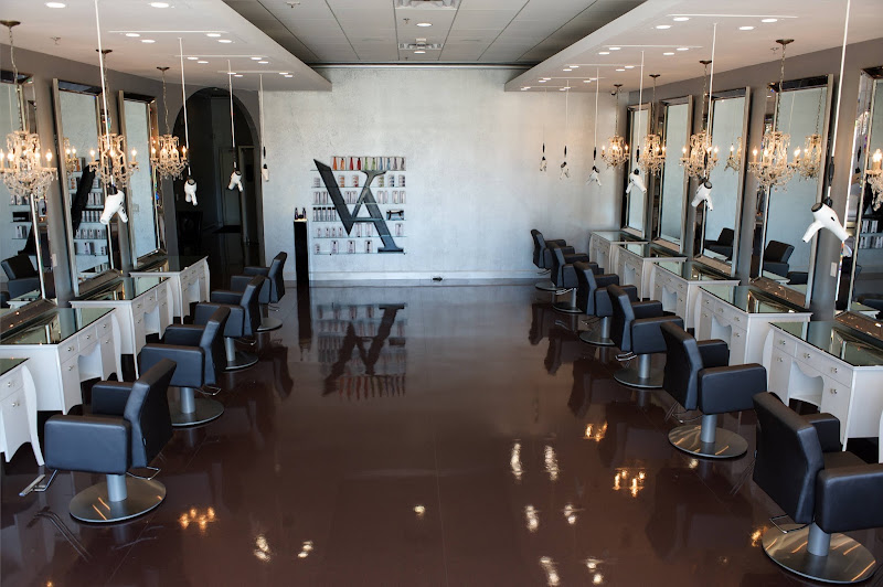 Von Anthony Salon