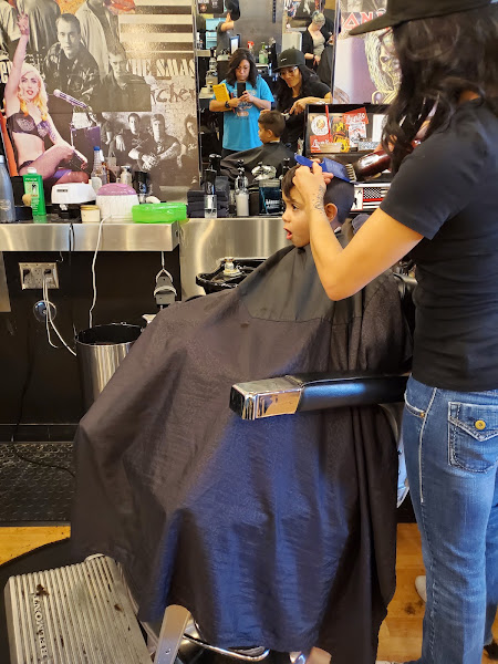 Floyd's 99 Barbershop 4