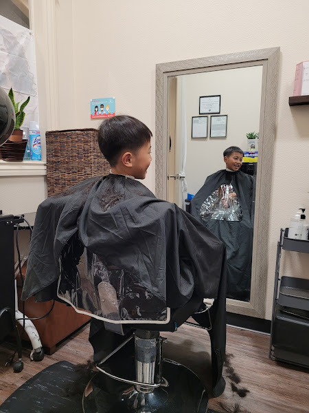 Apple Chen Hair Studio Cosmetologist 3