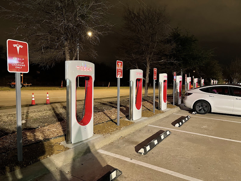 Tesla Supercharger 2