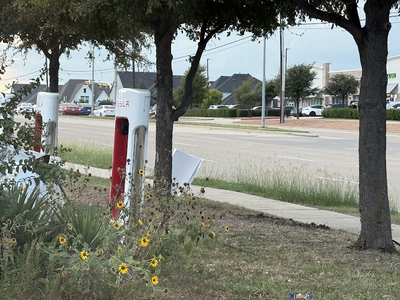 Tesla Supercharger 3