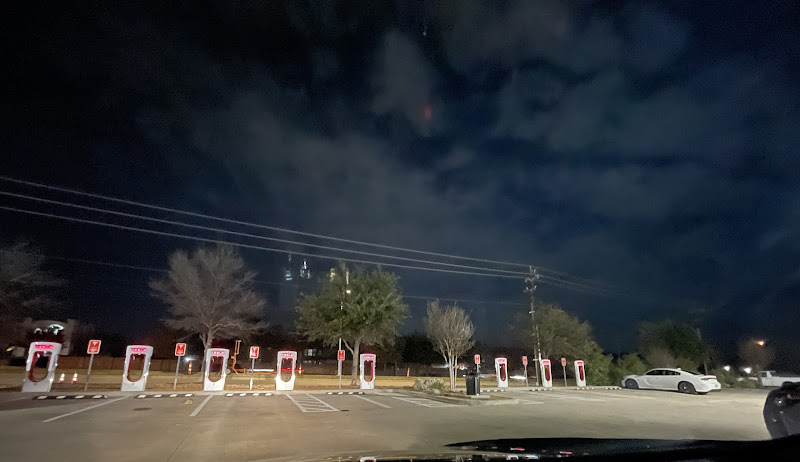 Tesla Supercharger 4