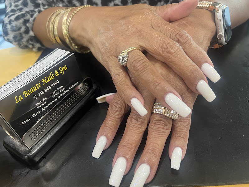 La Beaute Nails & Spa 2