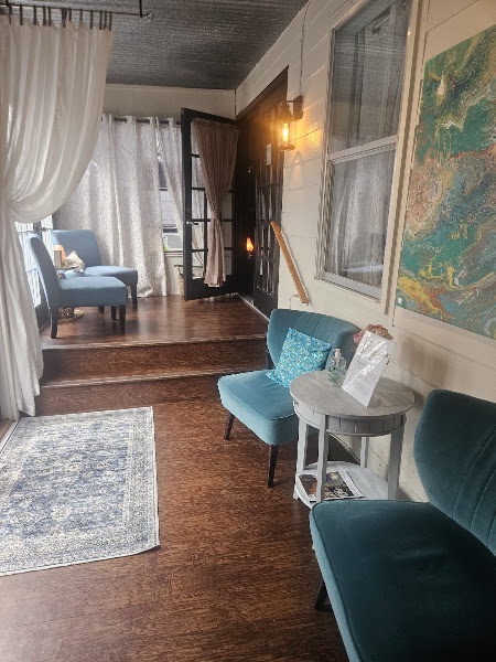 Hired Hands Spa & Salon 3