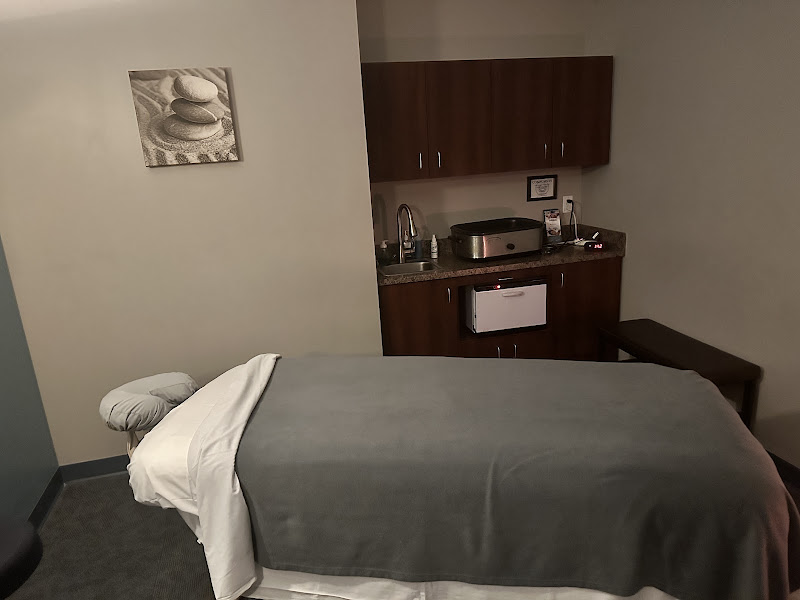 Hand & Stone Massage and Facial Spa 4