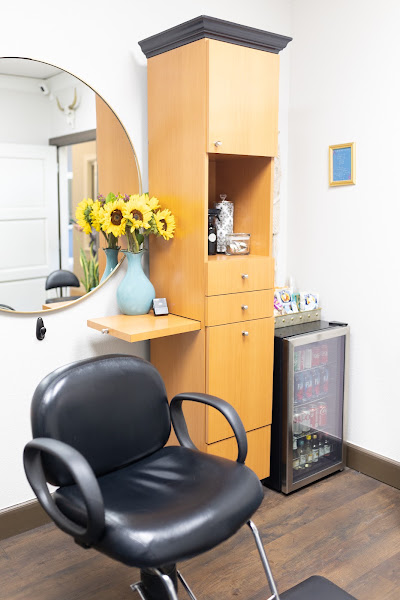 Karen Rivera/Hairstylist 4