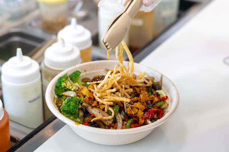 Maui Fresh Grill - Poke Bowl Restaurant 3