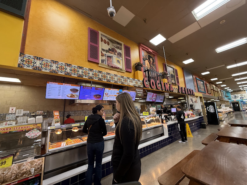 El Rancho Supermercado 5