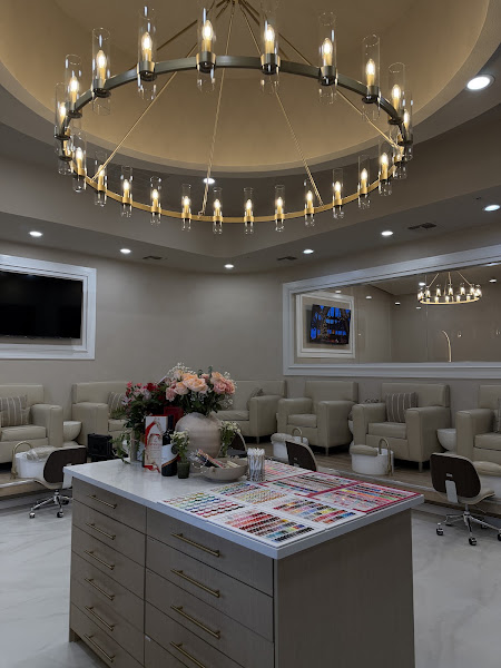 HER Nail Bar 3