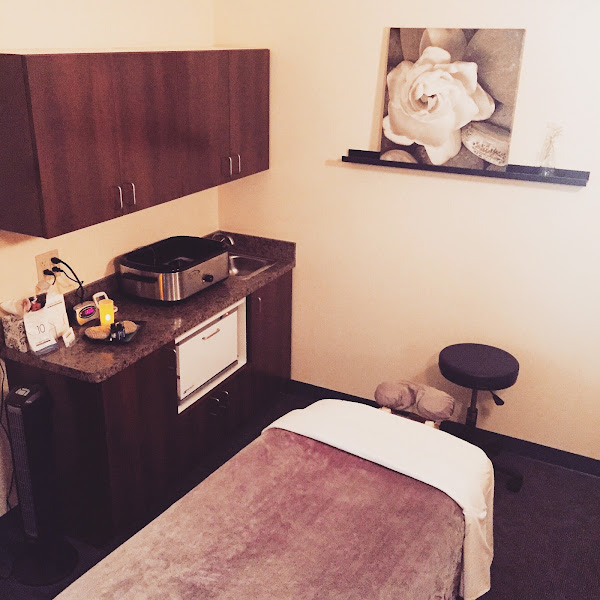 Hand & Stone Massage and Facial Spa 2