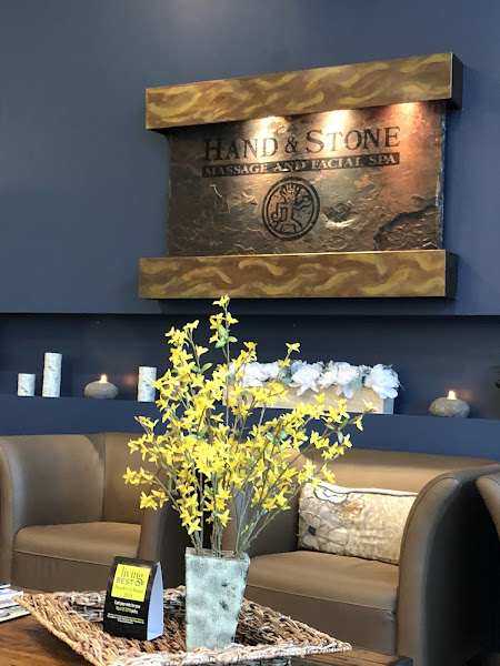 Hand & Stone Massage and Facial Spa 4