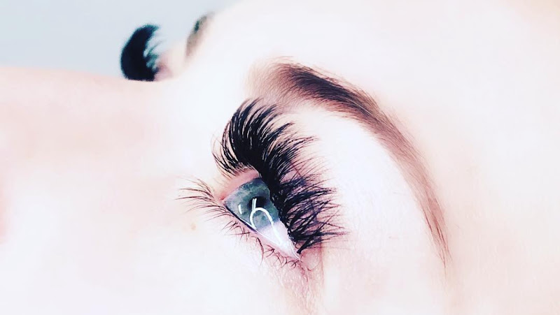 B Lash Studio