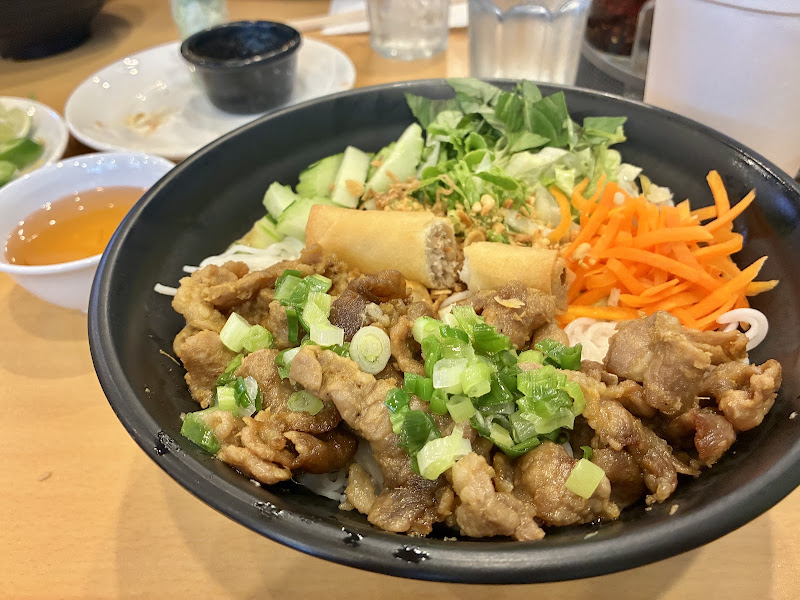 Mama's Pho N More 4