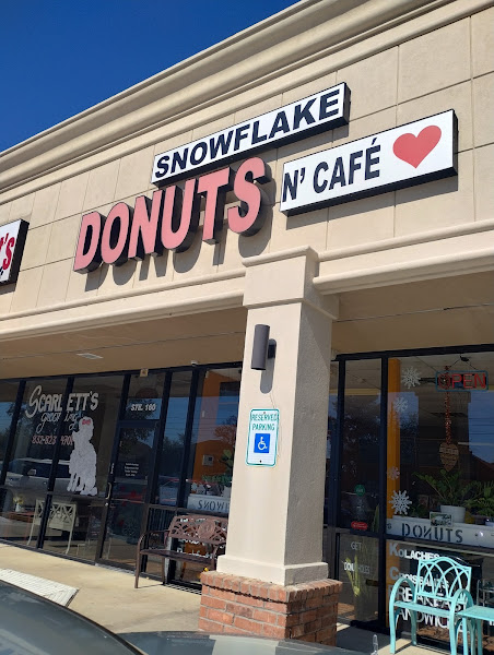 Robin’s Snowflake Donuts & Cafe 2