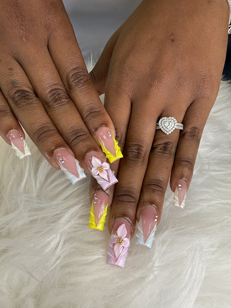 V Spa Nail